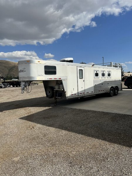 Used 2005 Cherokee Weekender 3H Horse Trailer