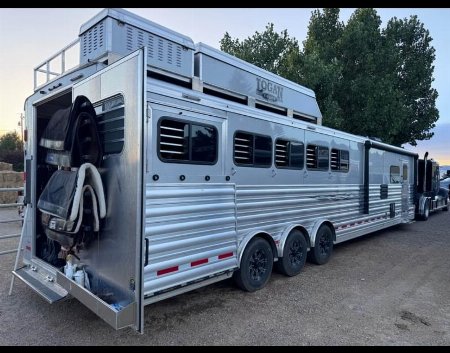 New DEMO PRICED 2024 Logan Coach 814 Select 5H Horse Trailer