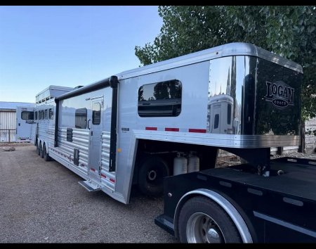 New DEMO PRICED 2024 Logan Coach 814 Select 5H Horse Trailer