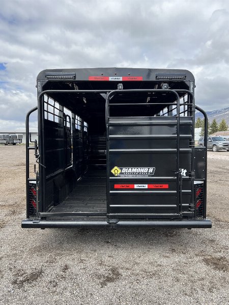 New 2022 Swift Built Trailers 18' Stock