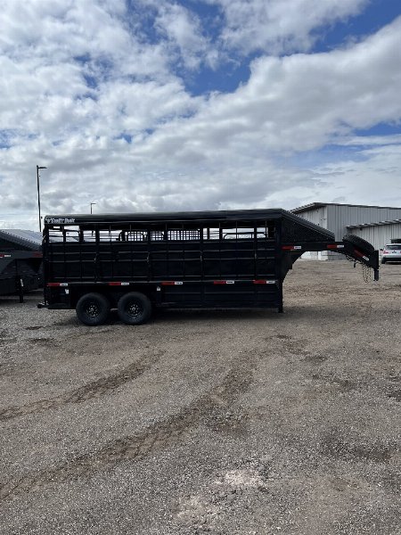 New 2022 Swift Built Trailers 18' Stock