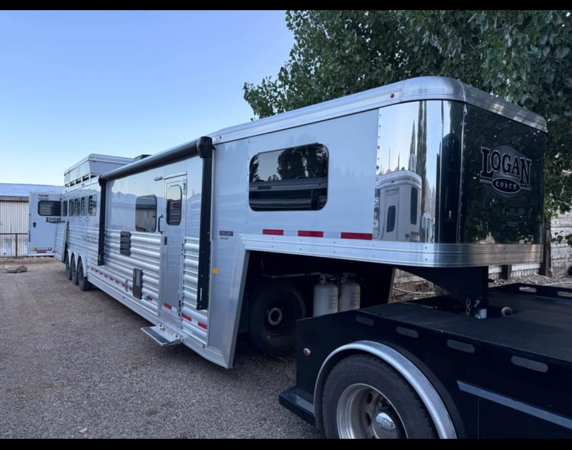 New DEMO PRICED 2024 Logan Coach 814 Select 5H Horse Trailer