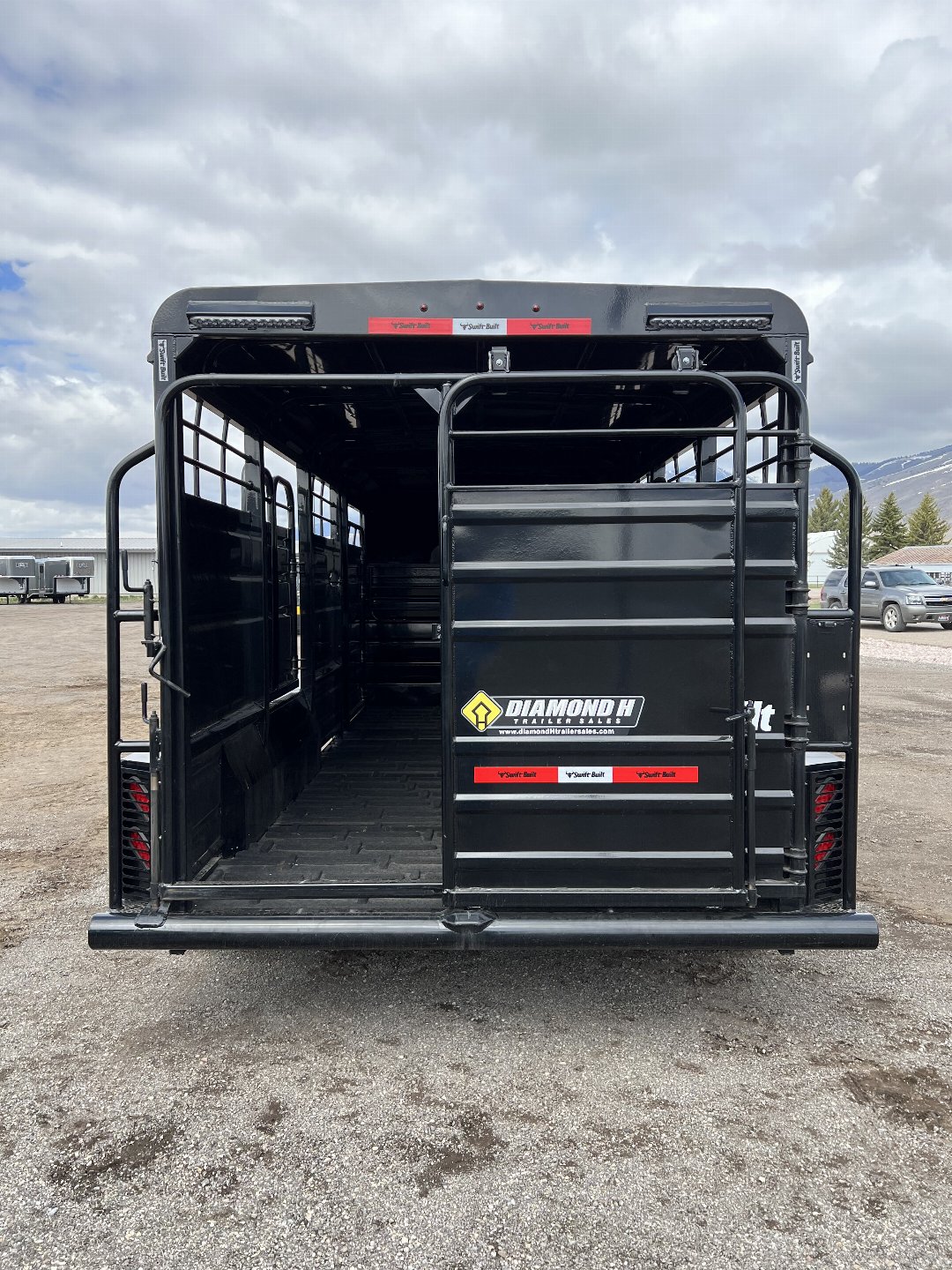 New 2022 Swift Built Trailers 18' Stock