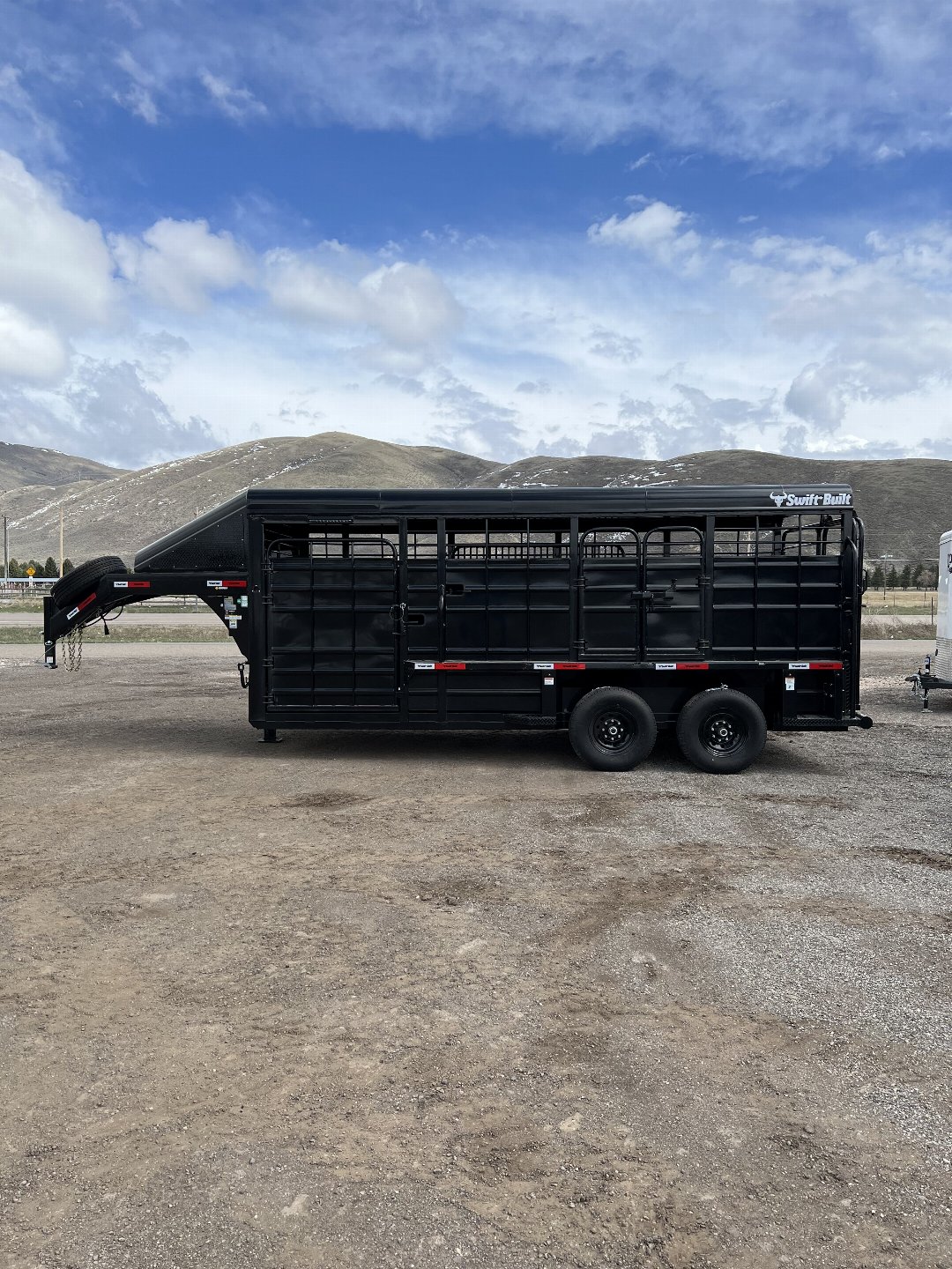 New 2022 Swift Built Trailers 18' Stock